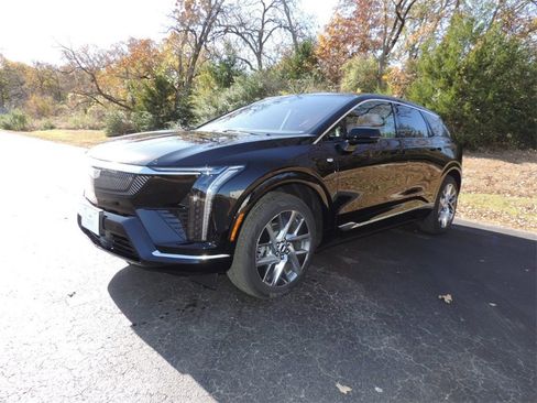 New 2026 Cadillac Optiq Luxury 2 image 1