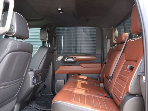 Used 2024 GMC Sierra 3500 Denali Ultimate image 25