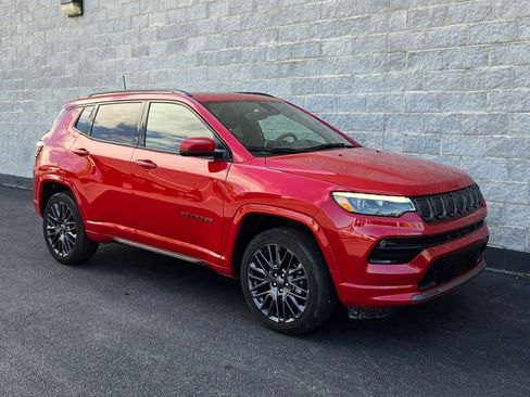 Used 2022 Jeep Compass Limited w/ (RED) Package AWD/4WD image 7