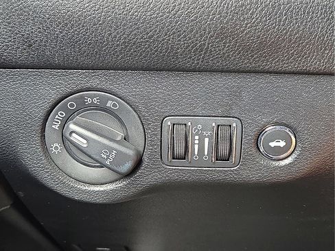 Used 2021 Dodge Challenger SXT w/ Driver Convenience Group RWD image 25