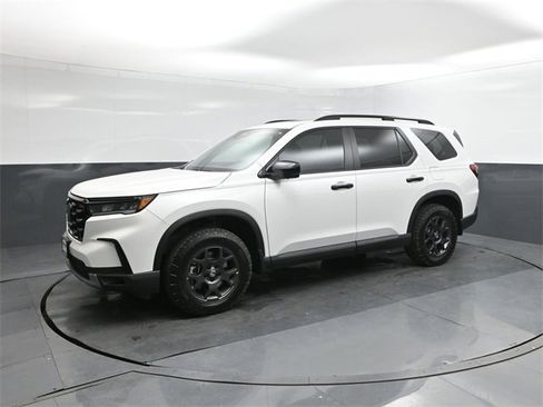 New 2025 Honda Pilot TrailSport image 1