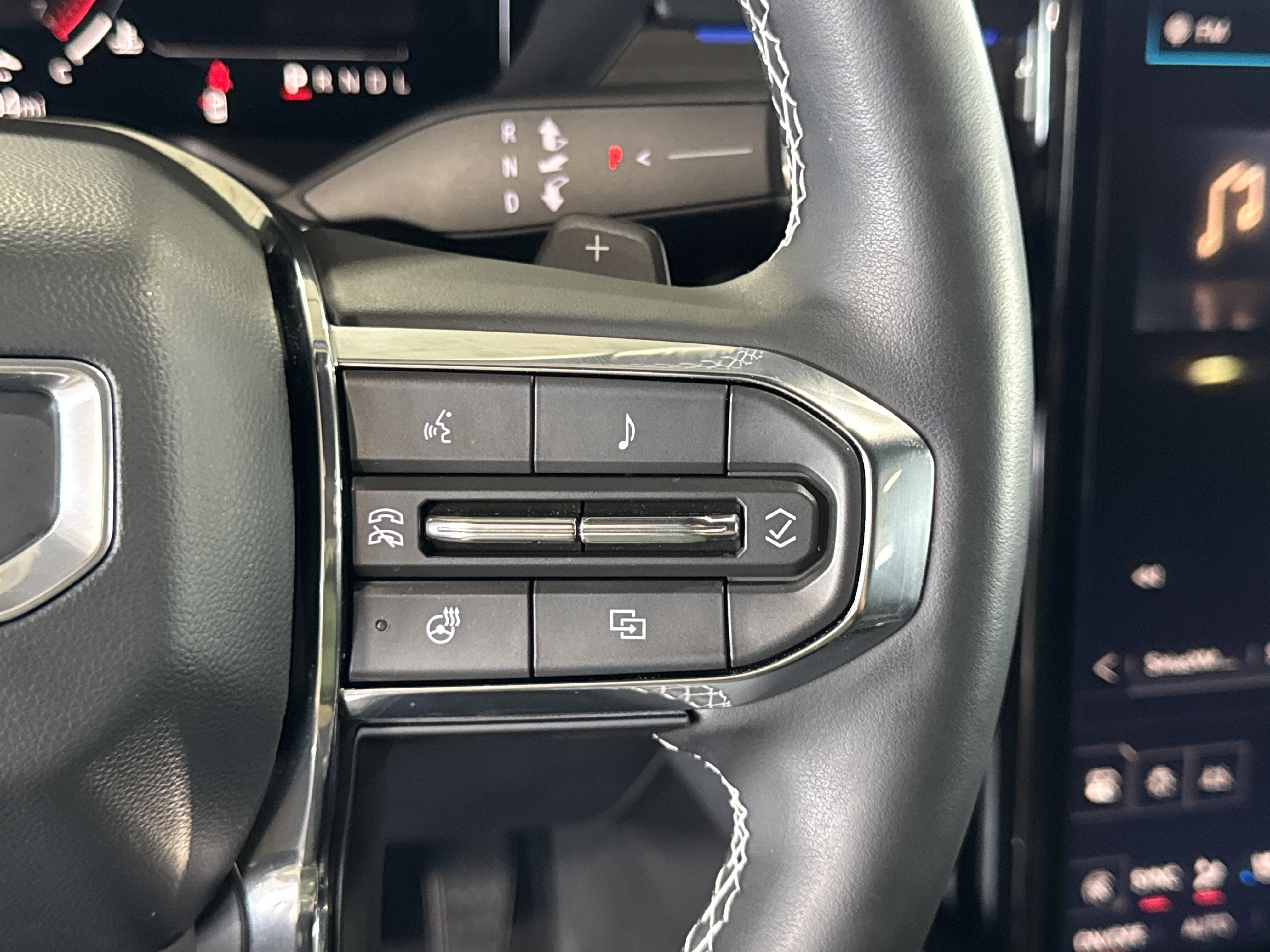 Used 2025 GMC Acadia Denali FWD image 24