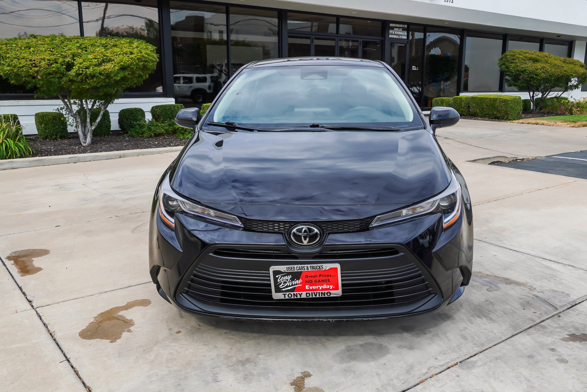 Used 2025 Toyota Corolla LE FWD image 3