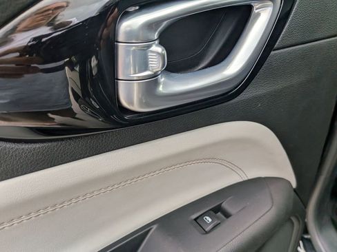 Used 2025 Jeep Compass Limited image 27