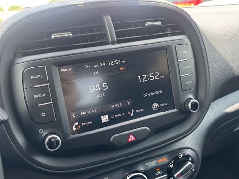 Used 2025 Kia Soul LX w/ LX Technology Package FWD image 20