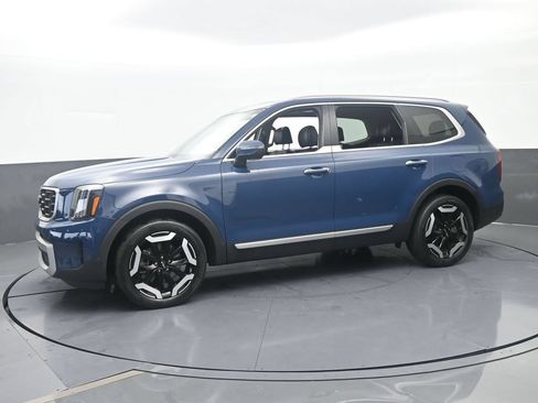 Used 2024 Kia Telluride S w/ S Sunroof Package FWD image 2