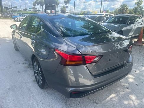 Used 2025 Nissan Altima 2.5 SV FWD image 3