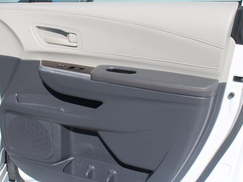 Certified 2024 Toyota Sienna LE AWD/4WD image 18