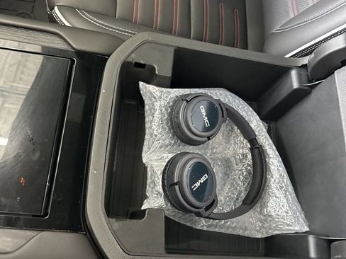 Used 2025 GMC Yukon AT4 Ultimate w/ LPO, Floor Liner Package image 15