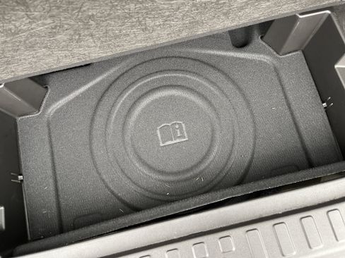 Used 2024 GMC Terrain SLT w/ Infotainment Package II image 45