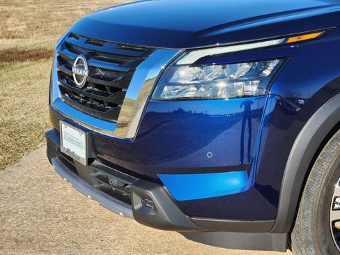 Used 2025 Nissan Pathfinder Platinum w/ Cargo Package image 10