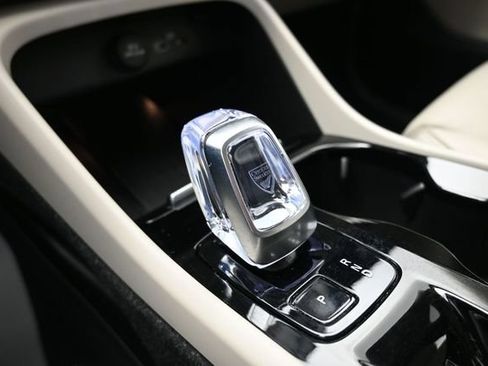 Used 2023 Volvo XC40 B5 Plus w/ Protection Package Premier AWD/4WD image 12