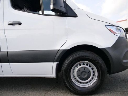 Used 2024 Mercedes-Benz Sprinter 2500 image 28