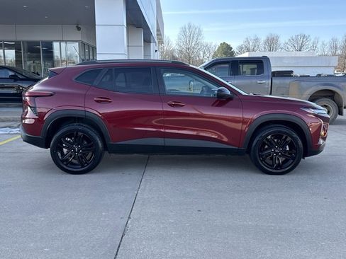 Used 2024 Chevrolet Trax ACTIV w/ Driver Confidence Package image 2