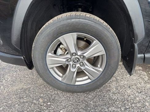 Used 2024 Toyota RAV4 XLE w/ Convenience Package image 33