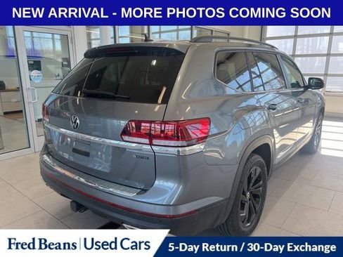 Used 2023 Volkswagen Atlas SE w/ Black Wheel Package image 4