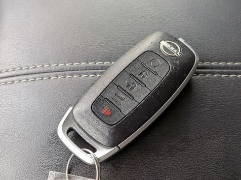 Used 2023 Nissan Pathfinder SL AWD/4WD image 32