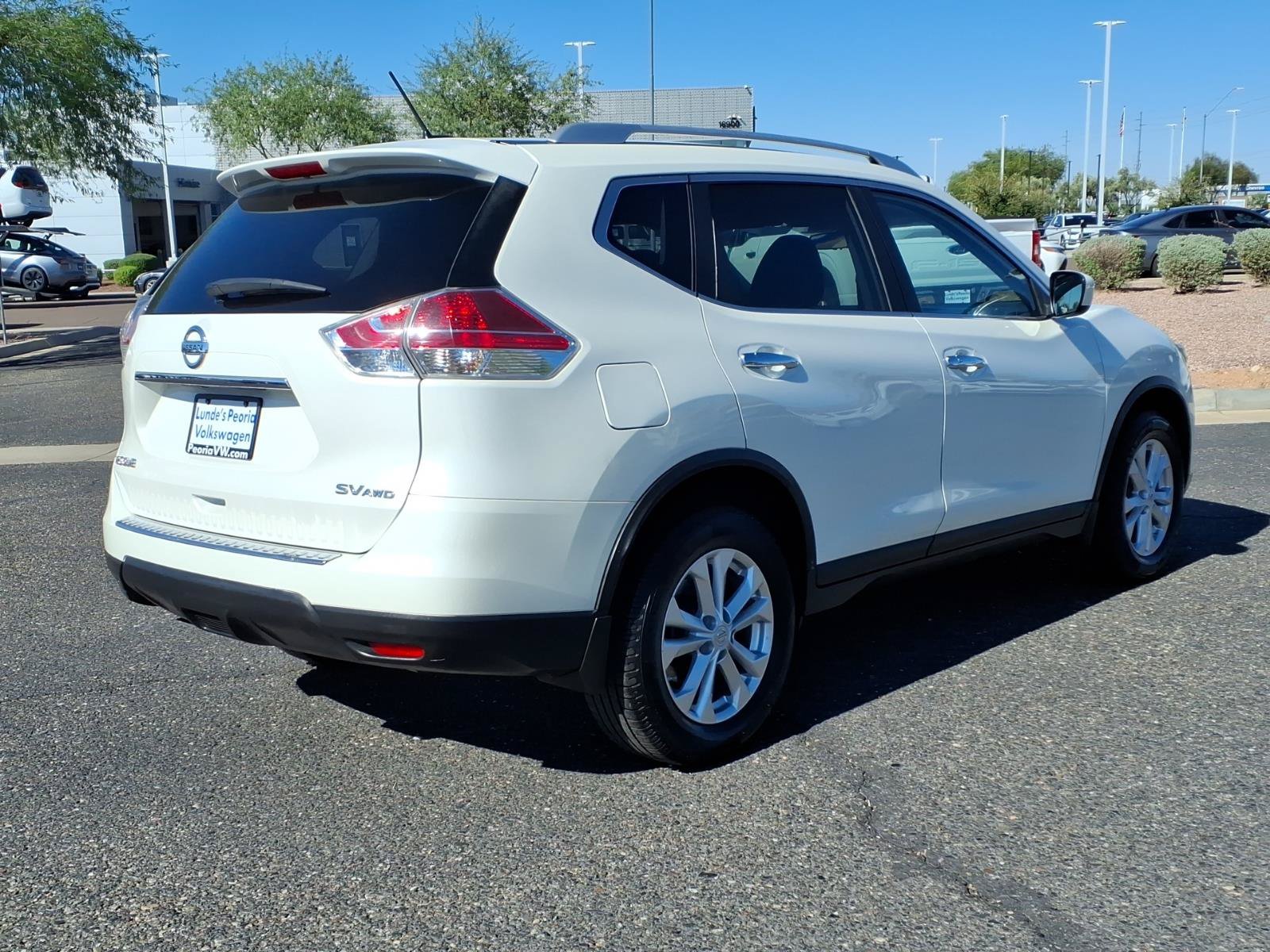 Used 2015 Nissan Rogue SV AWD/4WD image 4