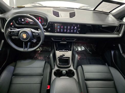 Certified 2025 Porsche Cayenne image 19