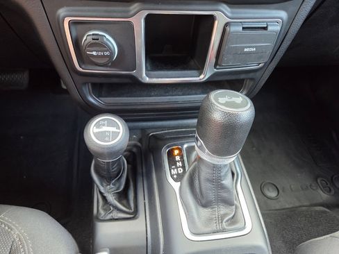 Used 2022 Jeep Wrangler Unlimited Sport AWD/4WD image 17