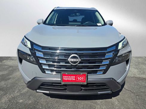 Used 2024 Nissan Rogue SL FWD image 8