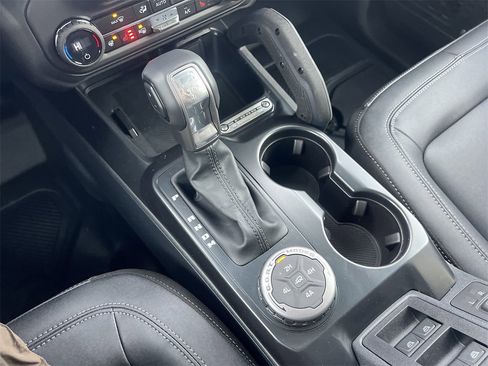 New 2025 Ford Bronco Badlands image 8