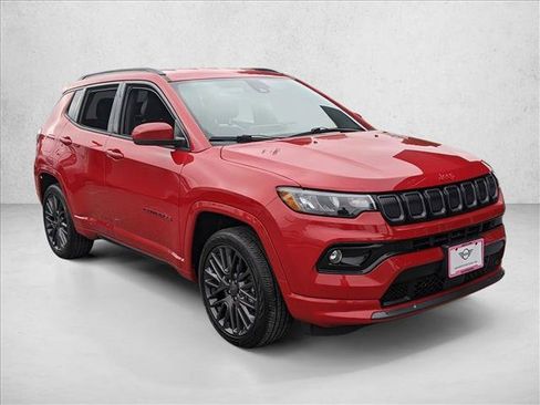 Used 2022 Jeep Compass Limited image 3