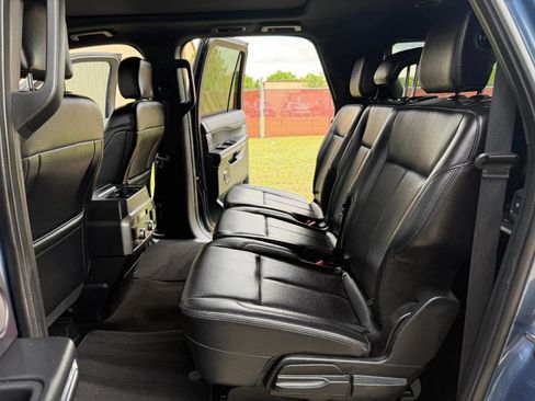 Used 2019 Ford Expedition Max XLT w/ Equipment Group 202A AWD/4WD image 27