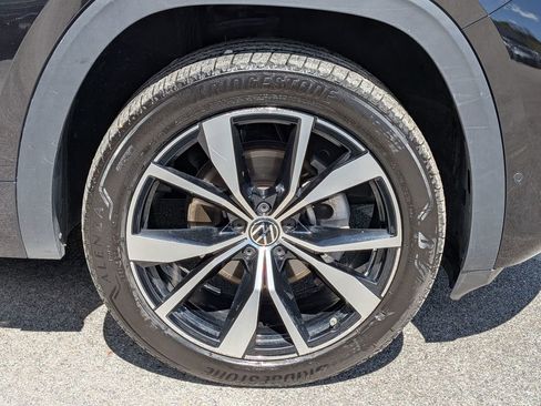 Used 2025 Volkswagen Atlas SEL Premium R-Line AWD/4WD image 9