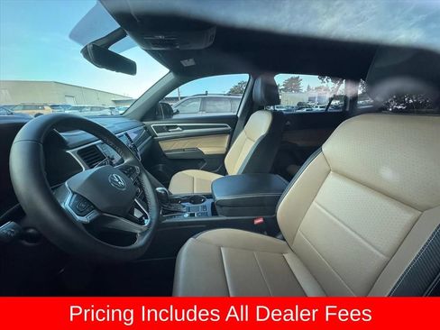 Used 2023 Volkswagen Atlas Cross Sport SE w/ Panoramic Sunroof Package FWD image 9