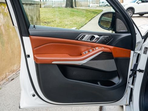 Used 2023 BMW X7 M60i w/ Executive Package image 9