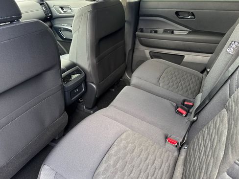 New 2025 Nissan Pathfinder SV image 9