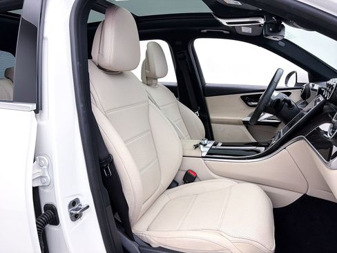 Used 2023 Mercedes-Benz GLC 300 image 34