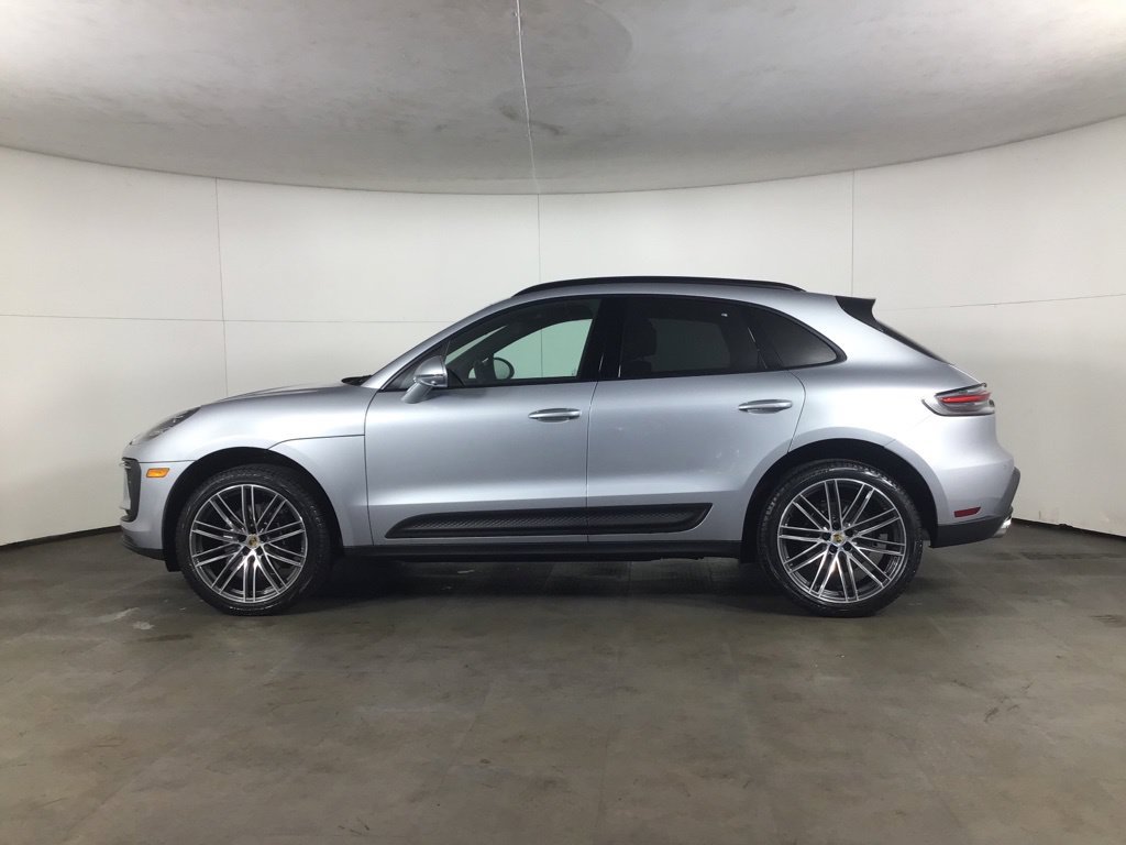 Certified 2026 Porsche Macan AWD/4WD image 2