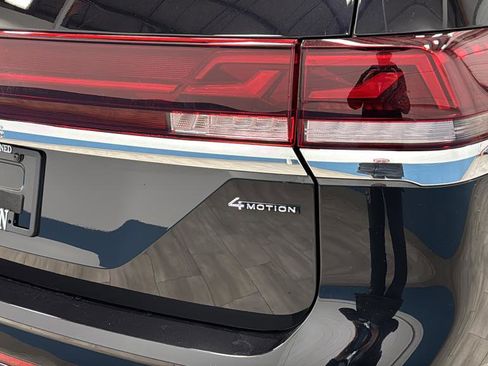 Used 2025 Volkswagen Atlas SEL Premium R-Line image 40