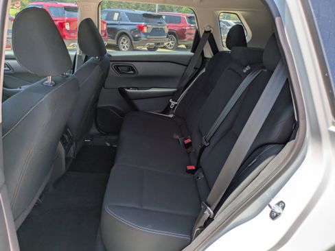 Used 2024 Nissan Rogue S image 9