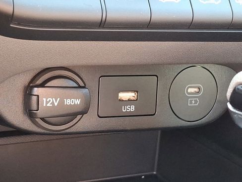 Certified 2025 Hyundai Elantra SE image 22