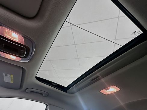 Used 2025 Hyundai Elantra Limited image 25