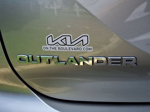 Used 2023 Mitsubishi Outlander SE AWD/4WD image 31