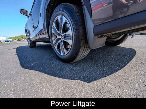 Used 2023 Toyota Highlander XLE image 10