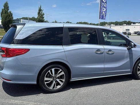 Used 2023 Honda Odyssey Touring image 5