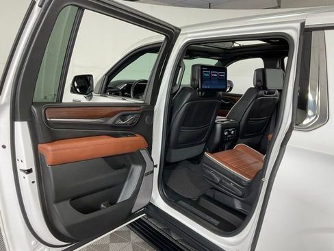 Used 2024 GMC Yukon XL Denali Ultimate image 38