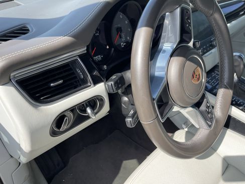 Used 2017 Porsche Macan S image 21