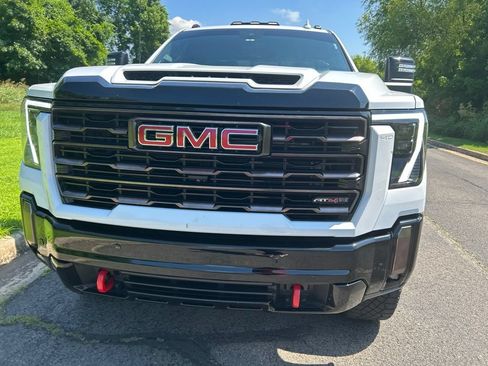 Used 2024 GMC Sierra 2500 AT4X AWD/4WD image 2