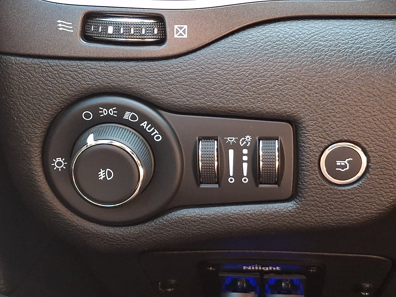 Used 2021 Jeep Cherokee Trailhawk w/ Premium Leather Package AWD/4WD image 23