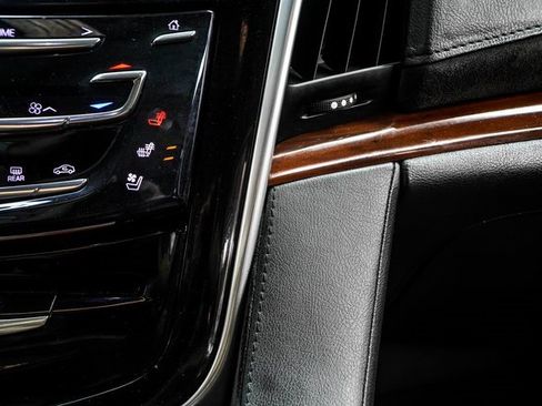 Used 2019 Cadillac Escalade Luxury image 22