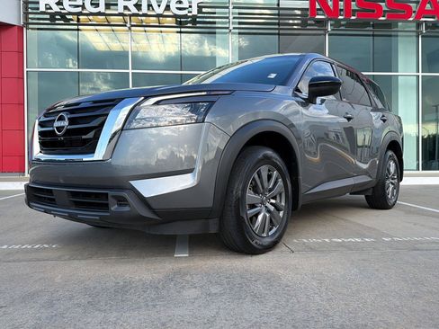 Used 2025 Nissan Pathfinder S FWD image 2