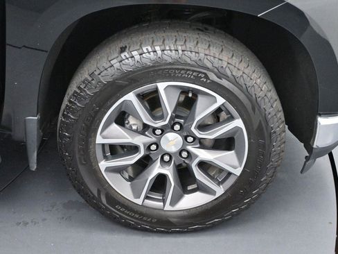 Used 2022 Chevrolet Silverado 1500 LT AWD/4WD image 34