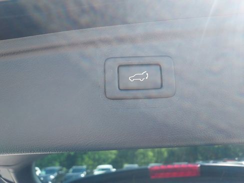 Used 2017 Subaru Outback 3.6R Touring AWD/4WD image 38
