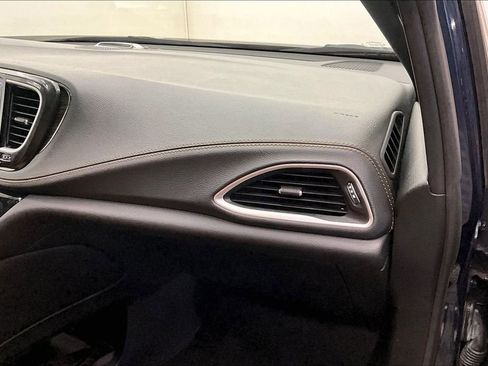 Used 2022 Chrysler Pacifica Pinnacle FWD image 15